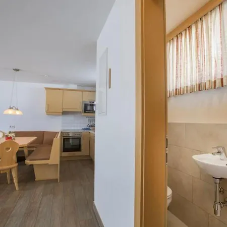 Schoeneben Haus Alpengloeckchen בית נופש