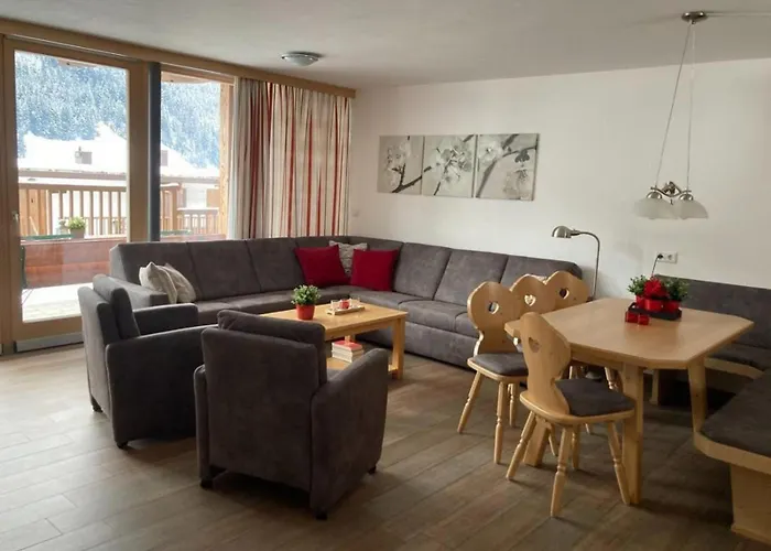 Schoeneben Haus Alpengloeckchen Wald im Pinzgau