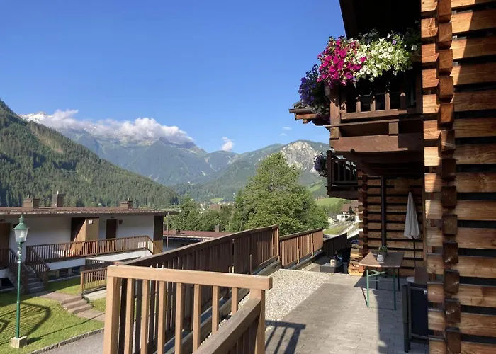 Dom wakacyjny Schoeneben Haus Alpengloeckchen Wald im Pinzgau