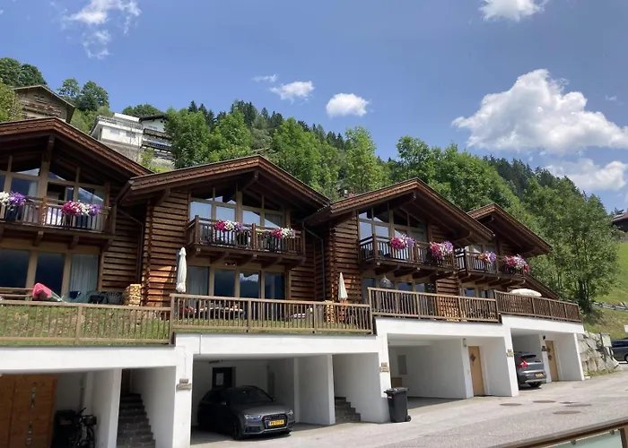 Schoeneben Haus Alpengloeckchen Wald im Pinzgau